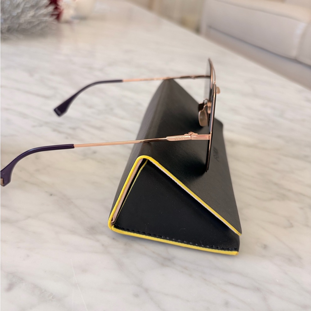 Fendi like new gorgeous sunglasses no scratches worn once - Picture 3 of 4